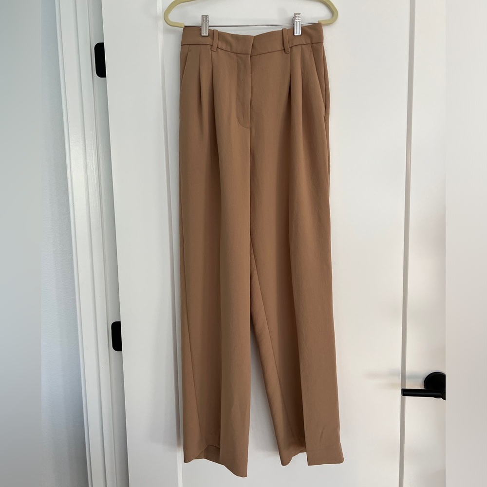 NWT Aritzia Effortless Pant - Gold Camel, Size 6